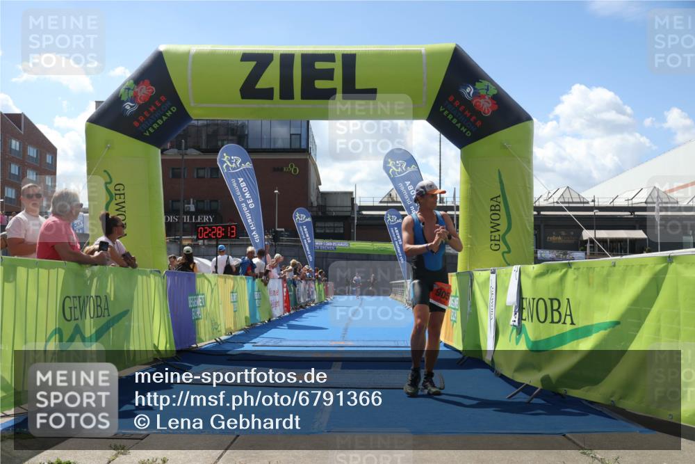 11.08.2024 - GEWOBA Citytriathlon Bremen Lena Gebhardt http://msf.ph/oto/6791366 11.08.2024 13:28:09 Ziel 799, 905 meine-sportfotos.de