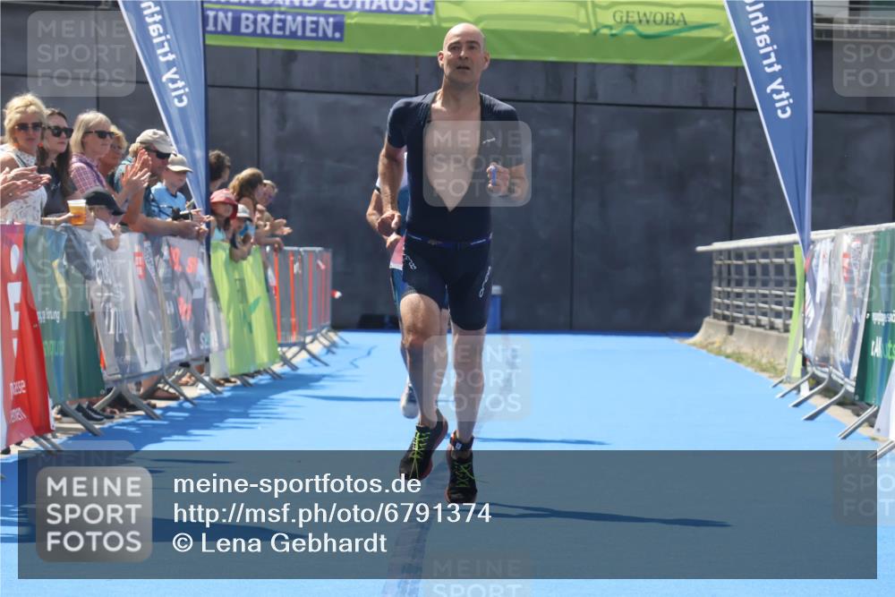 11.08.2024 - GEWOBA Citytriathlon Bremen Lena Gebhardt http://msf.ph/oto/6791374 11.08.2024 13:28:18 Ziel 933, 962 meine-sportfotos.de