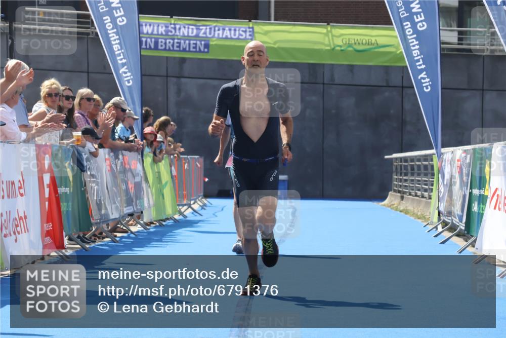 11.08.2024 - GEWOBA Citytriathlon Bremen Lena Gebhardt http://msf.ph/oto/6791376 11.08.2024 13:28:19 Ziel 933, 962 meine-sportfotos.de