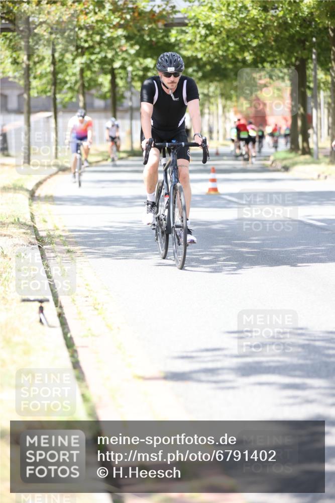 11.08.2024 - GEWOBA Citytriathlon Bremen H.Heesch http://msf.ph/oto/6791402 11.08.2024 13:19:06 Radfahren 357, 406, 416, 418, 493, 573, 591, 604, 605, 654, 655, 688 meine-sportfotos.de