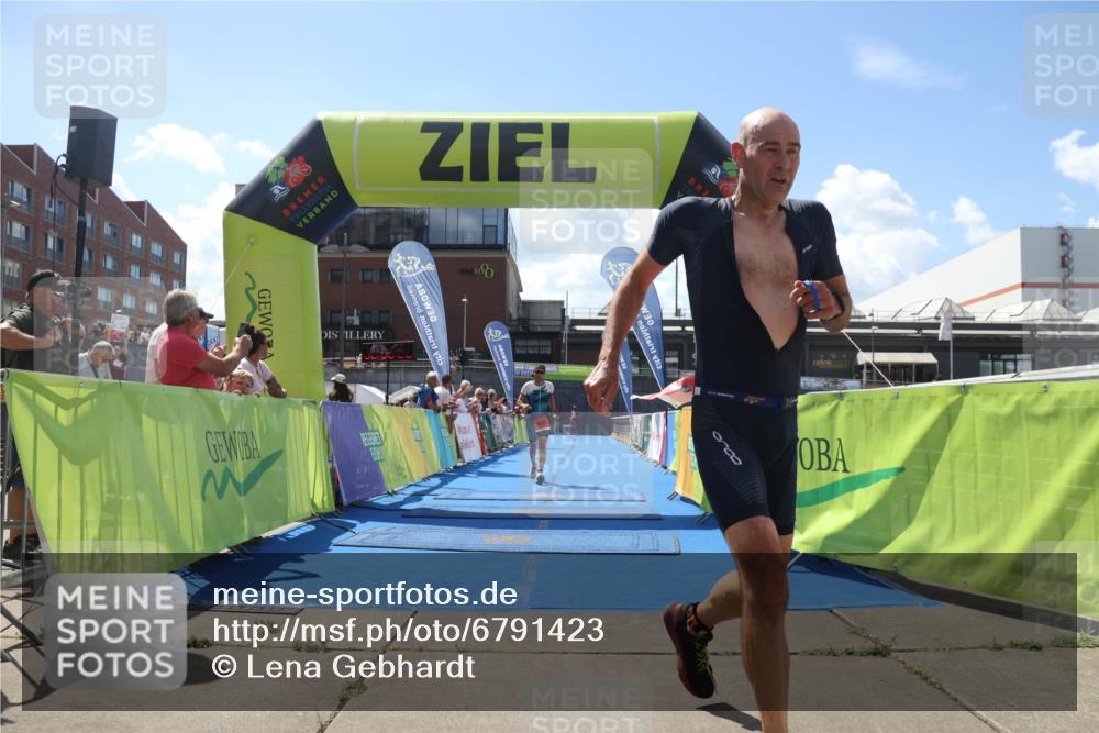 11.08.2024 - GEWOBA Citytriathlon Bremen Lena Gebhardt http://msf.ph/oto/6791423 11.08.2024 13:28:22 Ziel 933, 962 meine-sportfotos.de