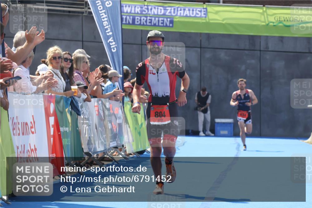 11.08.2024 - GEWOBA Citytriathlon Bremen Lena Gebhardt http://msf.ph/oto/6791452 11.08.2024 13:28:31 Ziel 804, 834, 962 meine-sportfotos.de