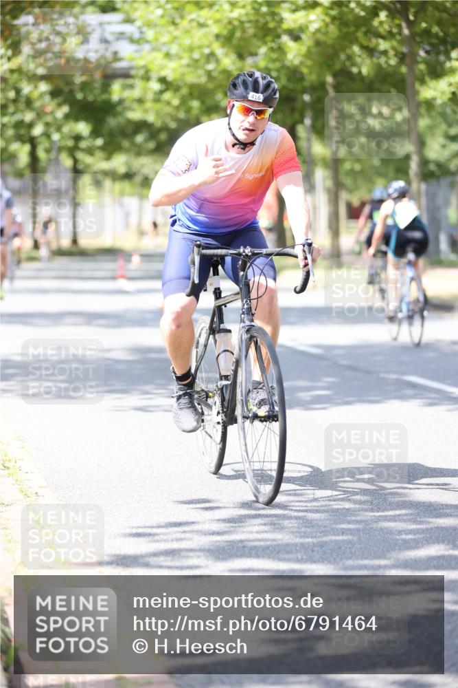 11.08.2024 - GEWOBA Citytriathlon Bremen H.Heesch http://msf.ph/oto/6791464 11.08.2024 13:19:09 Radfahren 357, 406, 416, 418, 493, 500, 552, 560, 573, 591, 604, 605, 654, 655 meine-sportfotos.de