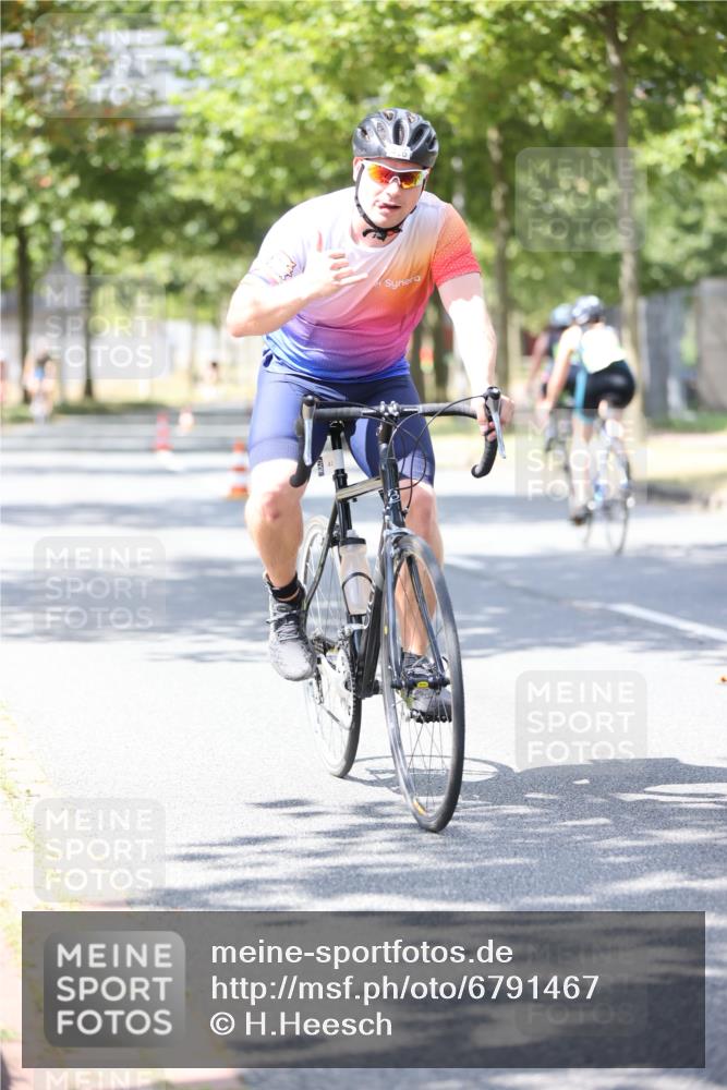 11.08.2024 - GEWOBA Citytriathlon Bremen H.Heesch http://msf.ph/oto/6791467 11.08.2024 13:19:10 Radfahren 357, 406, 416, 418, 493, 500, 552, 560, 573, 604, 605, 654, 655, xxx meine-sportfotos.de