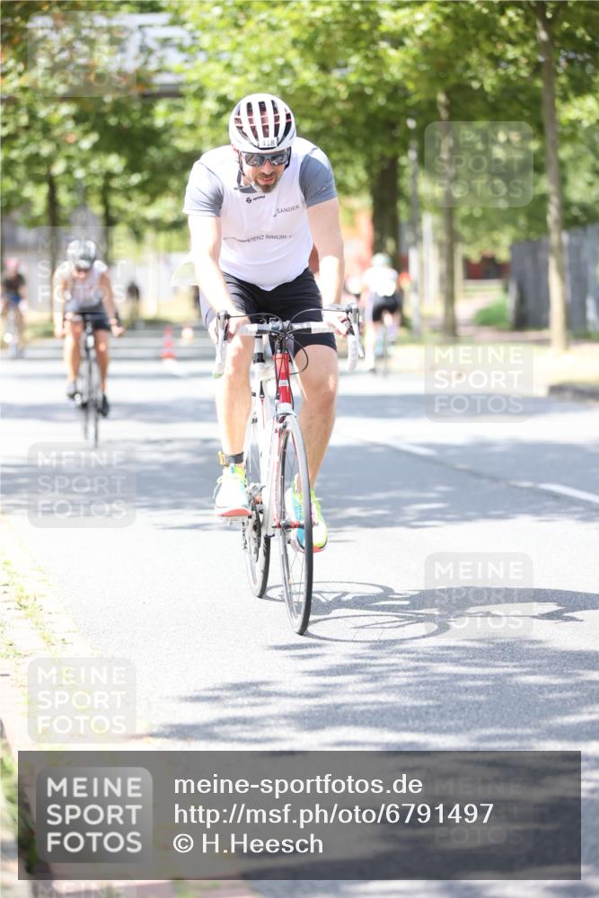 11.08.2024 - GEWOBA Citytriathlon Bremen H.Heesch http://msf.ph/oto/6791497 11.08.2024 13:19:12 Radfahren 357, 406, 416, 418, 493, 500, 552, 560, 573, 587, 604, 605, 654, 667, xxx meine-sportfotos.de
