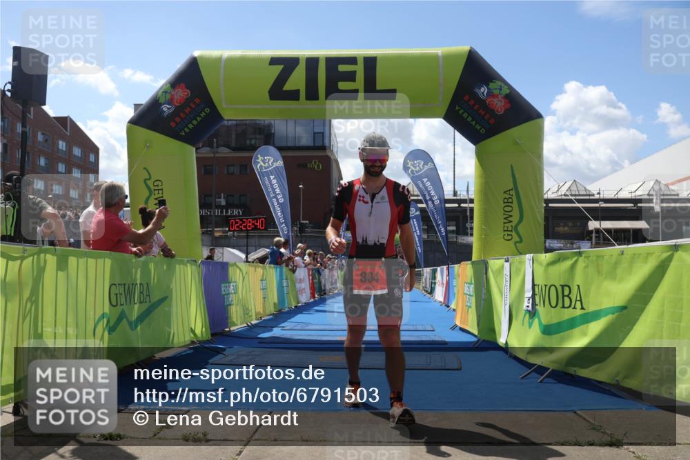 11.08.2024 - GEWOBA Citytriathlon Bremen Lena Gebhardt http://msf.ph/oto/6791503 11.08.2024 13:28:36 Ziel 804, 834 meine-sportfotos.de