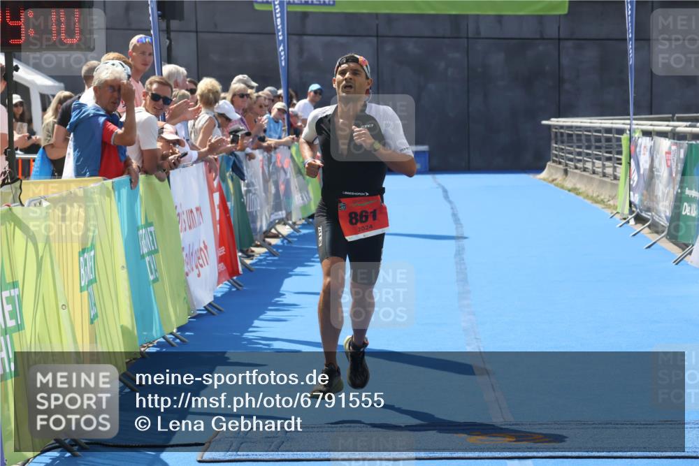 11.08.2024 - GEWOBA Citytriathlon Bremen Lena Gebhardt http://msf.ph/oto/6791555 11.08.2024 13:29:06 Ziel 861 meine-sportfotos.de