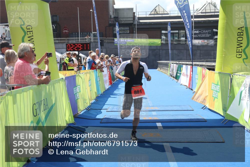 11.08.2024 - GEWOBA Citytriathlon Bremen Lena Gebhardt http://msf.ph/oto/6791573 11.08.2024 13:29:08 Ziel 861 meine-sportfotos.de