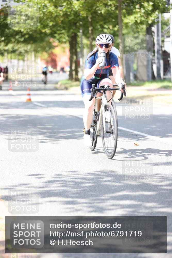 11.08.2024 - GEWOBA Citytriathlon Bremen H.Heesch http://msf.ph/oto/6791719 11.08.2024 13:19:22 Radfahren 406, 500, 520, 552, 560, 573, 587, 605, 654, 667, xxx, 680, 700, 713 meine-sportfotos.de