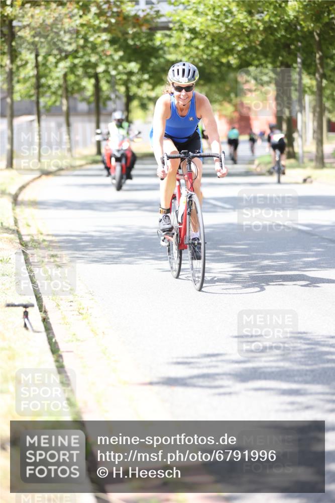11.08.2024 - GEWOBA Citytriathlon Bremen H.Heesch http://msf.ph/oto/6791996 11.08.2024 13:19:37 Radfahren 251, 520, 626, 667, 680, 700, 713 meine-sportfotos.de