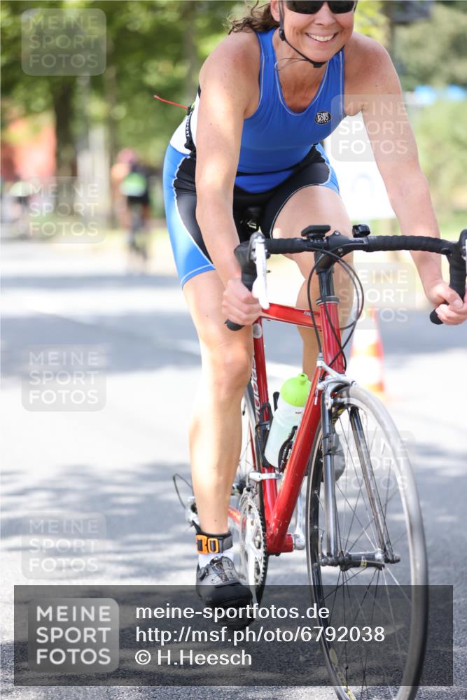 11.08.2024 - GEWOBA Citytriathlon Bremen H.Heesch http://msf.ph/oto/6792038 11.08.2024 13:19:37 Radfahren 251, 520, 626, 667, 680, 700, 713 meine-sportfotos.de