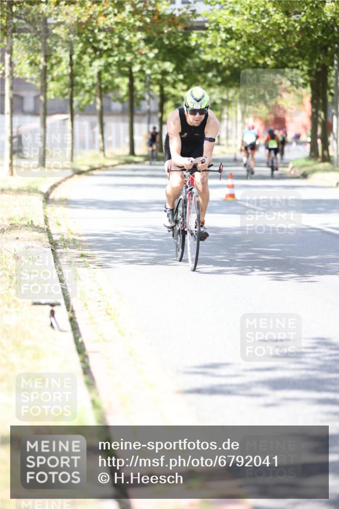 11.08.2024 - GEWOBA Citytriathlon Bremen H.Heesch http://msf.ph/oto/6792041 11.08.2024 13:19:44 Radfahren 251, 419, 525, 626, 686, 692, 700, 713 meine-sportfotos.de