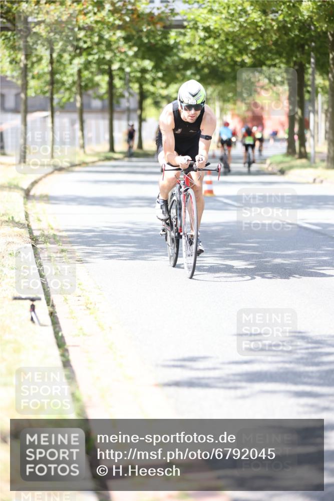 11.08.2024 - GEWOBA Citytriathlon Bremen H.Heesch http://msf.ph/oto/6792045 11.08.2024 13:19:44 Radfahren 251, 419, 525, 626, 686, 692, 700, 713 meine-sportfotos.de