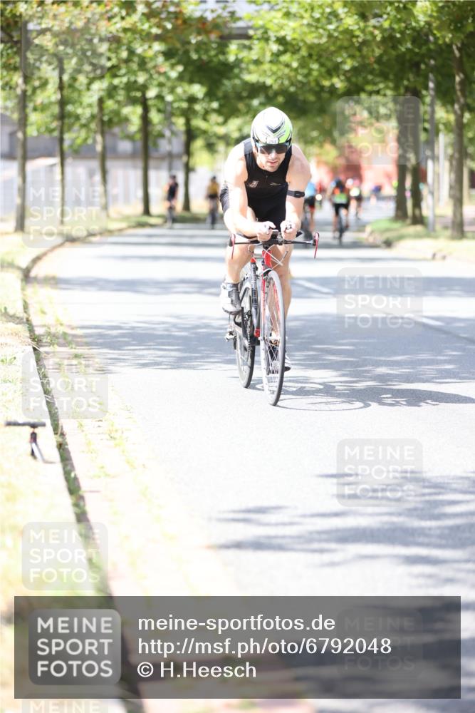 11.08.2024 - GEWOBA Citytriathlon Bremen H.Heesch http://msf.ph/oto/6792048 11.08.2024 13:19:45 Radfahren 251, 419, 525, 568, 595, 626, 686, 692, 700 meine-sportfotos.de