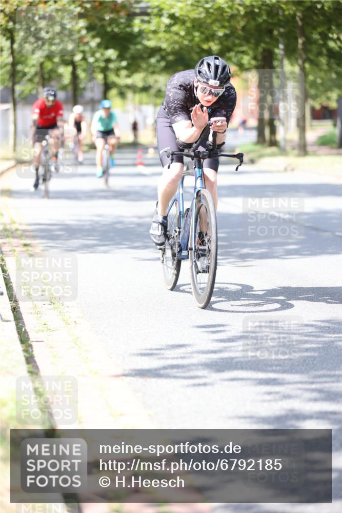 11.08.2024 - GEWOBA Citytriathlon Bremen H.Heesch http://msf.ph/oto/6792185 11.08.2024 13:19:55 Radfahren xxx, 251, 376, 419, 525, 568, 595, 603, 617, 626, 675, 686, 692, 701 meine-sportfotos.de