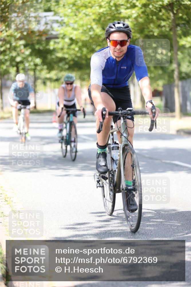 11.08.2024 - GEWOBA Citytriathlon Bremen H.Heesch http://msf.ph/oto/6792369 11.08.2024 13:20:03 Radfahren xxx, 376, 419, 525, 551, 568, 595, 603, 617, 675, 686, 692, 701 meine-sportfotos.de