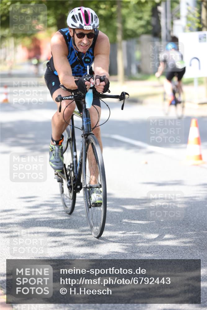 11.08.2024 - GEWOBA Citytriathlon Bremen H.Heesch http://msf.ph/oto/6792443 11.08.2024 13:20:15 Radfahren 550, 551, 606, 617, 675, 681, 685 meine-sportfotos.de