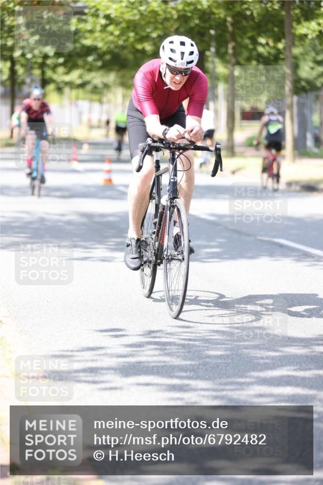 11.08.2024 - GEWOBA Citytriathlon Bremen H.Heesch http://msf.ph/oto/6792482 11.08.2024 13:20:20 Radfahren 550, 551, 606, 637, 681, 683, 685 meine-sportfotos.de