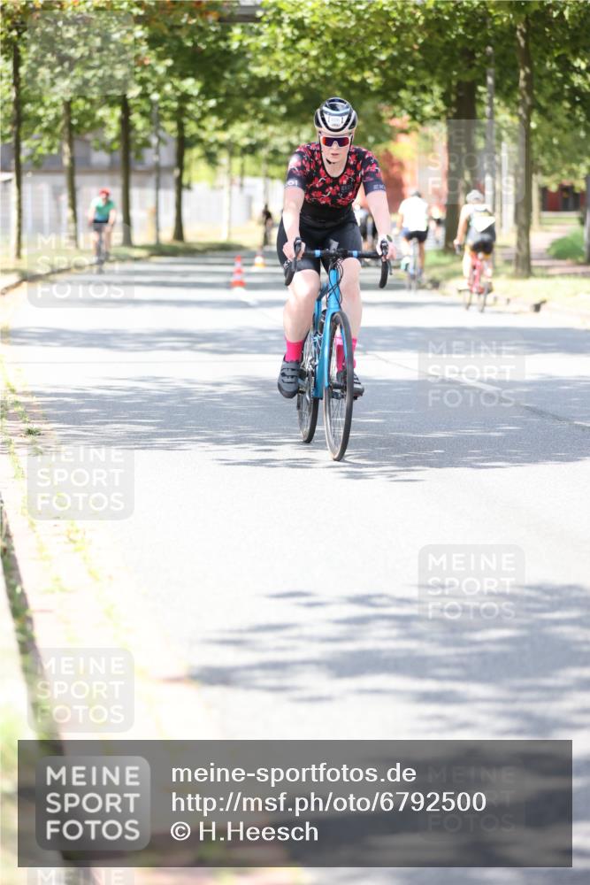 11.08.2024 - GEWOBA Citytriathlon Bremen H.Heesch http://msf.ph/oto/6792500 11.08.2024 13:20:21 Radfahren 550, 551, 606, 637, 681, 683, 685 meine-sportfotos.de
