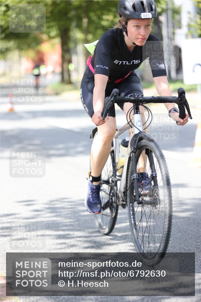 11.08.2024 - GEWOBA Citytriathlon Bremen H.Heesch http://msf.ph/oto/6792630 11.08.2024 13:20:31 Radfahren 606, 637, 681, 683, 685, 687 meine-sportfotos.de