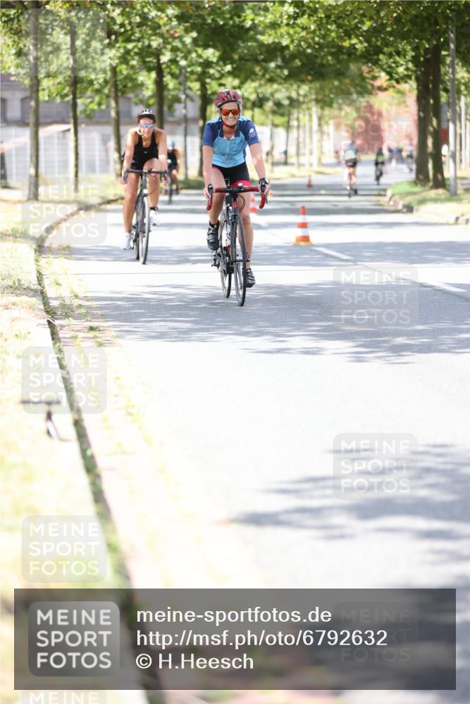 11.08.2024 - GEWOBA Citytriathlon Bremen H.Heesch http://msf.ph/oto/6792632 11.08.2024 13:20:33 Radfahren 606, 637, 681, 683, 685, 687 meine-sportfotos.de