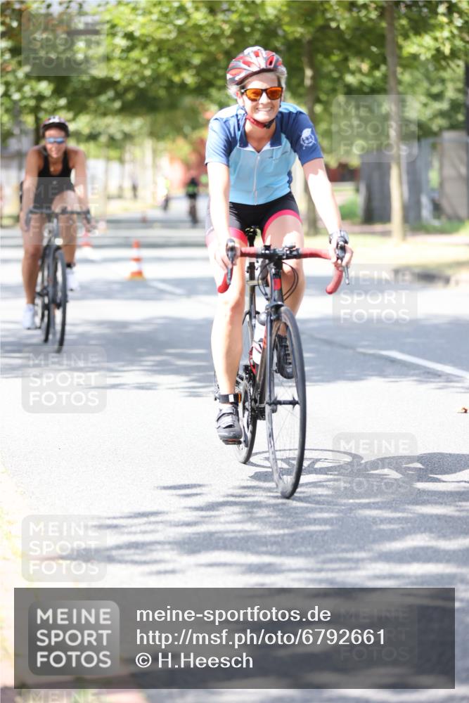11.08.2024 - GEWOBA Citytriathlon Bremen H.Heesch http://msf.ph/oto/6792661 11.08.2024 13:20:34 Radfahren 637, 681, 683, 685, 687 meine-sportfotos.de