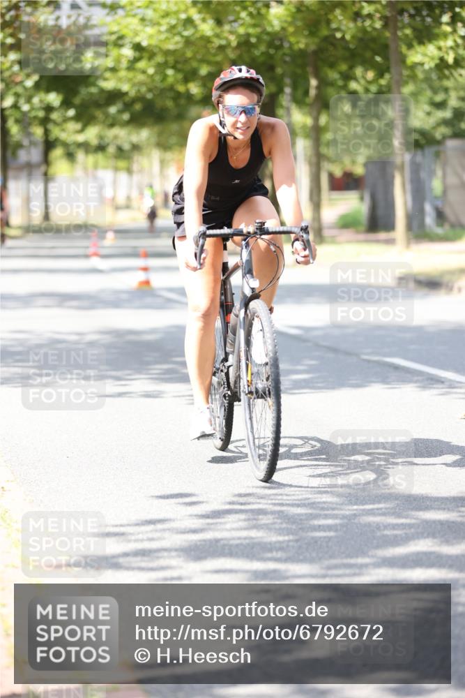 11.08.2024 - GEWOBA Citytriathlon Bremen H.Heesch http://msf.ph/oto/6792672 11.08.2024 13:20:34 Radfahren 637, 681, 683, 685, 687 meine-sportfotos.de