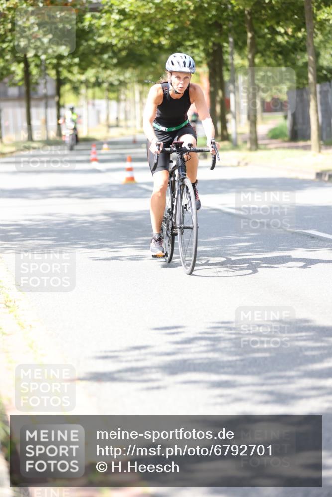 11.08.2024 - GEWOBA Citytriathlon Bremen H.Heesch http://msf.ph/oto/6792701 11.08.2024 13:20:37 Radfahren 637, 645, 683, 685, 687 meine-sportfotos.de