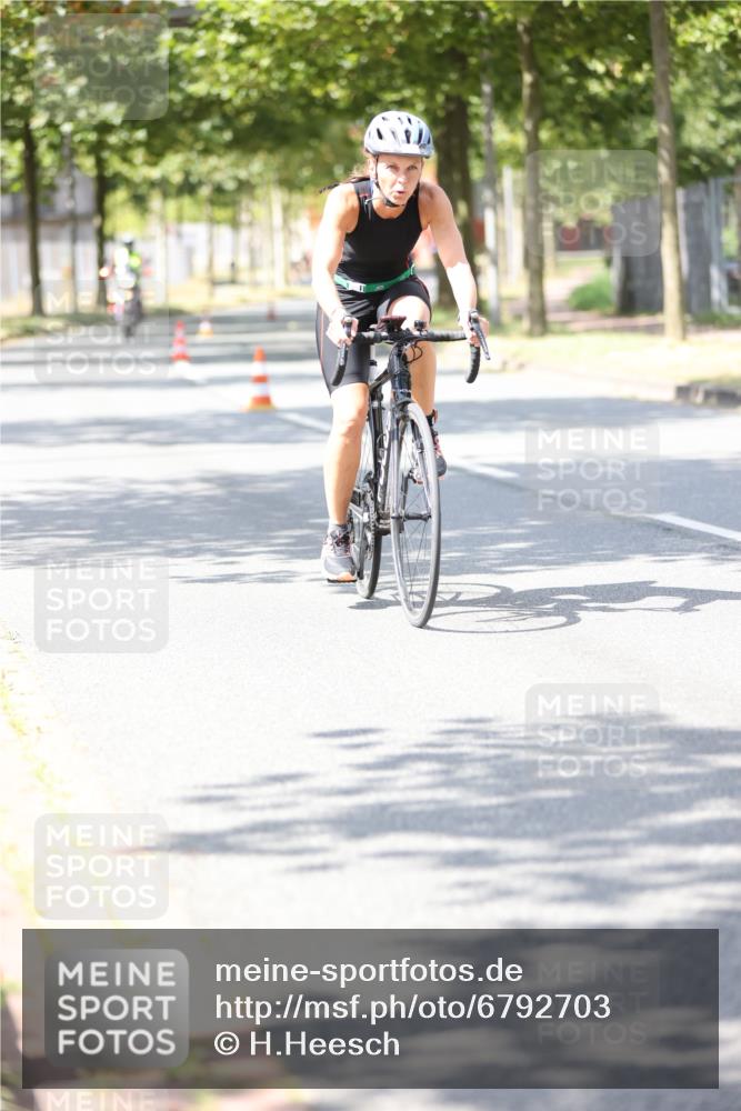 11.08.2024 - GEWOBA Citytriathlon Bremen H.Heesch http://msf.ph/oto/6792703 11.08.2024 13:20:38 Radfahren 637, 645, 683, 685, 687 meine-sportfotos.de