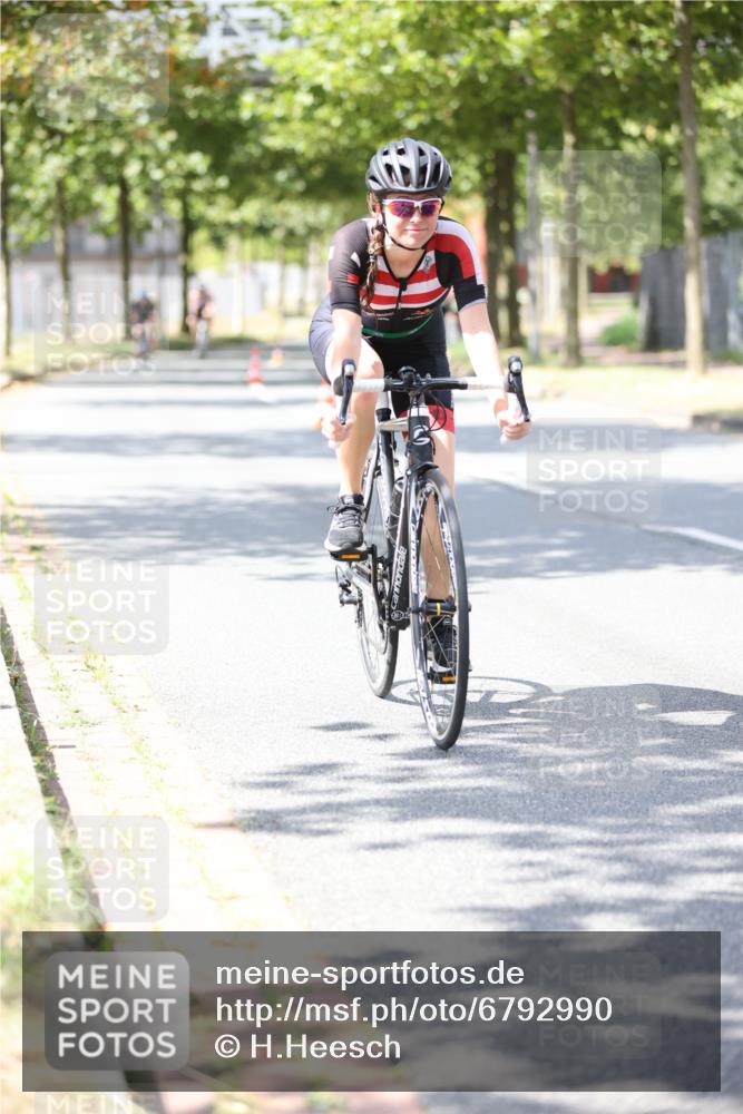 11.08.2024 - GEWOBA Citytriathlon Bremen H.Heesch http://msf.ph/oto/6792990 11.08.2024 13:21:05 Radfahren 211, 230, 238, xxx, 408, 532, 539, 642, 657, 673, 679, 706, 719, 1037 meine-sportfotos.de