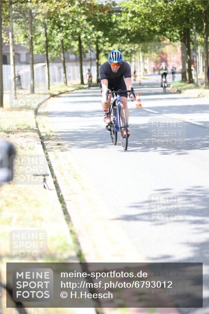 11.08.2024 - GEWOBA Citytriathlon Bremen H.Heesch http://msf.ph/oto/6793012 11.08.2024 13:21:11 Radfahren 211, 230, 238, xxx, 408, 532, 539, 673, 719 meine-sportfotos.de