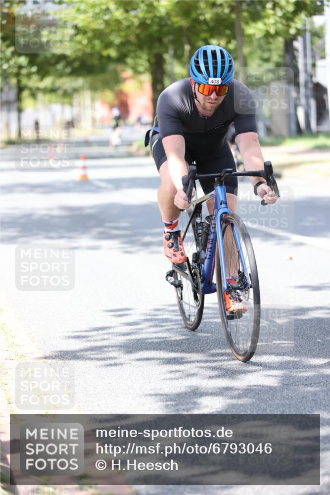 11.08.2024 - GEWOBA Citytriathlon Bremen H.Heesch http://msf.ph/oto/6793046 11.08.2024 13:21:11 Radfahren 211, 230, 238, xxx, 408, 532, 539, 673, 719 meine-sportfotos.de