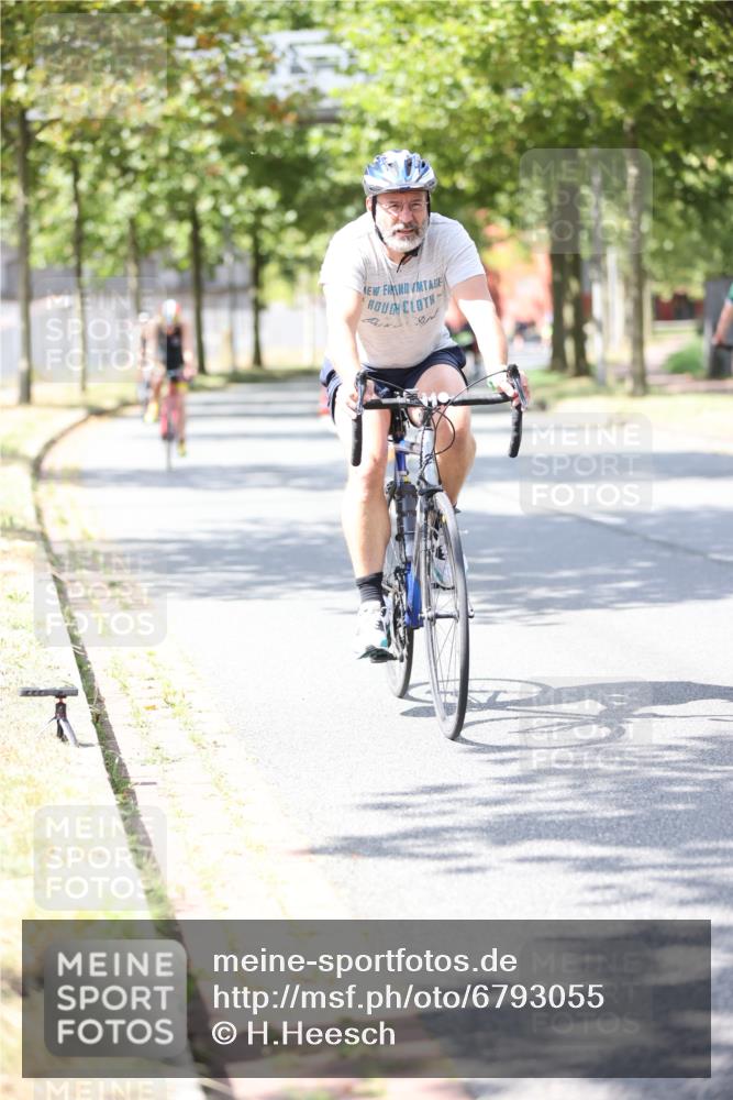 11.08.2024 - GEWOBA Citytriathlon Bremen H.Heesch http://msf.ph/oto/6793055 11.08.2024 13:21:18 Radfahren 211, 408, 539, 569, 673, 719 meine-sportfotos.de