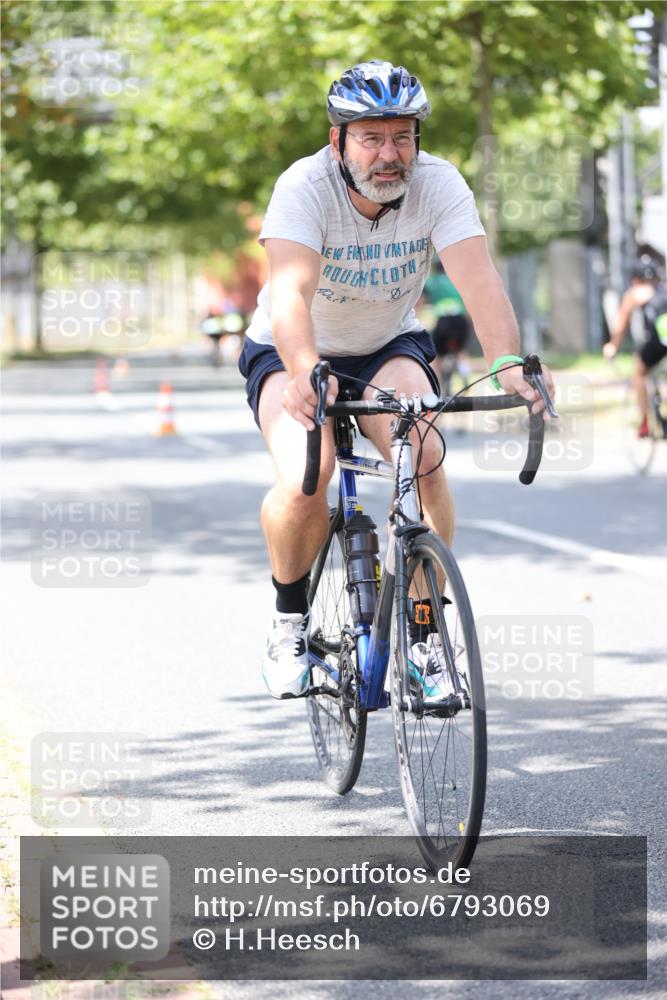 11.08.2024 - GEWOBA Citytriathlon Bremen H.Heesch http://msf.ph/oto/6793069 11.08.2024 13:21:18 Radfahren 211, 408, 539, 569, 673, 719 meine-sportfotos.de