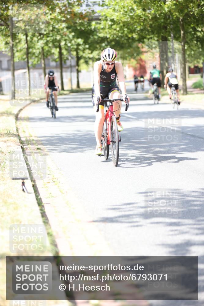 11.08.2024 - GEWOBA Citytriathlon Bremen H.Heesch http://msf.ph/oto/6793071 11.08.2024 13:21:19 Radfahren 211, 408, 539, 569, 673, 719 meine-sportfotos.de
