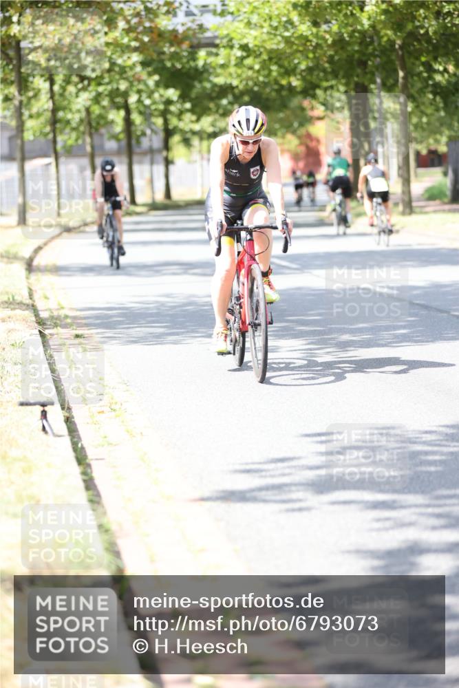 11.08.2024 - GEWOBA Citytriathlon Bremen H.Heesch http://msf.ph/oto/6793073 11.08.2024 13:21:20 Radfahren 211, 408, 539, 569, 673, 719 meine-sportfotos.de