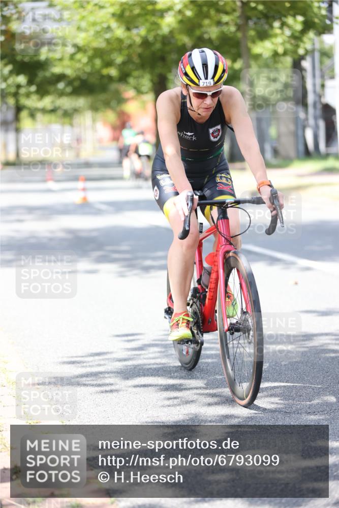 11.08.2024 - GEWOBA Citytriathlon Bremen H.Heesch http://msf.ph/oto/6793099 11.08.2024 13:21:20 Radfahren 211, 408, 539, 569, 673, 719 meine-sportfotos.de