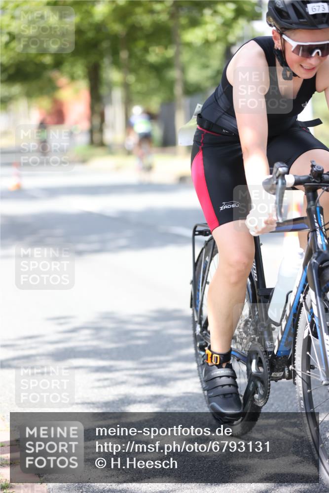 11.08.2024 - GEWOBA Citytriathlon Bremen H.Heesch http://msf.ph/oto/6793131 11.08.2024 13:21:22 Radfahren 211, 539, 569, 673, 719 meine-sportfotos.de