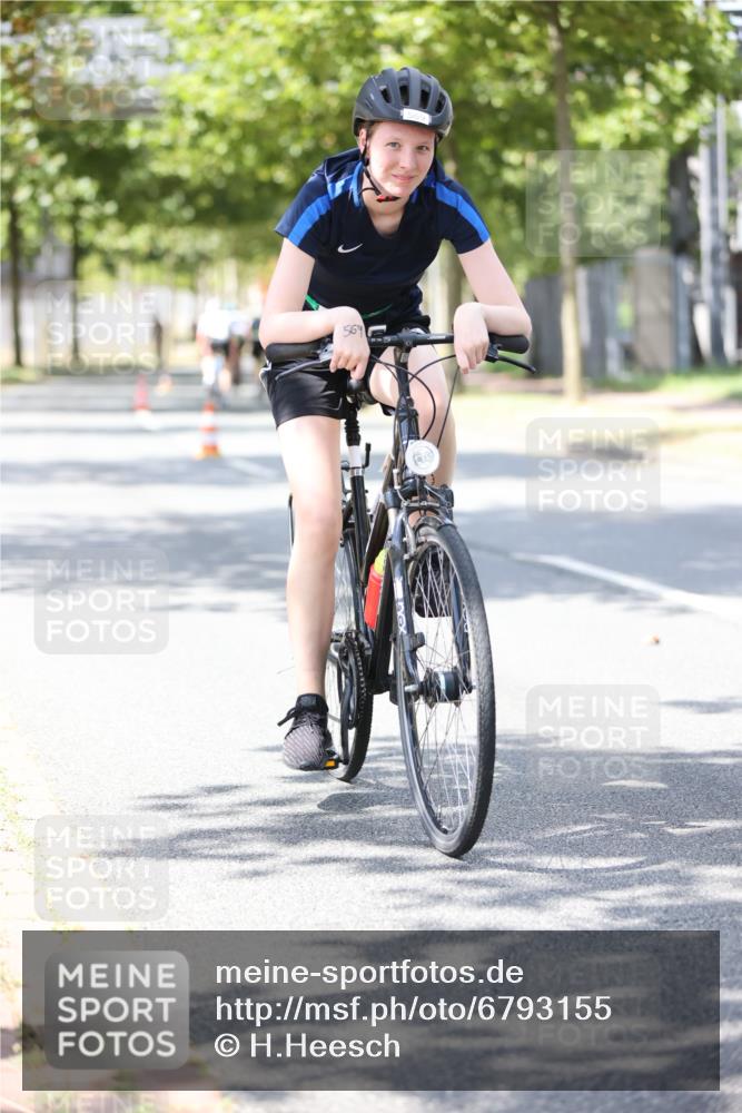 11.08.2024 - GEWOBA Citytriathlon Bremen H.Heesch http://msf.ph/oto/6793155 11.08.2024 13:21:32 Radfahren 267, 569, 607, 612, 625, 671, 676 meine-sportfotos.de