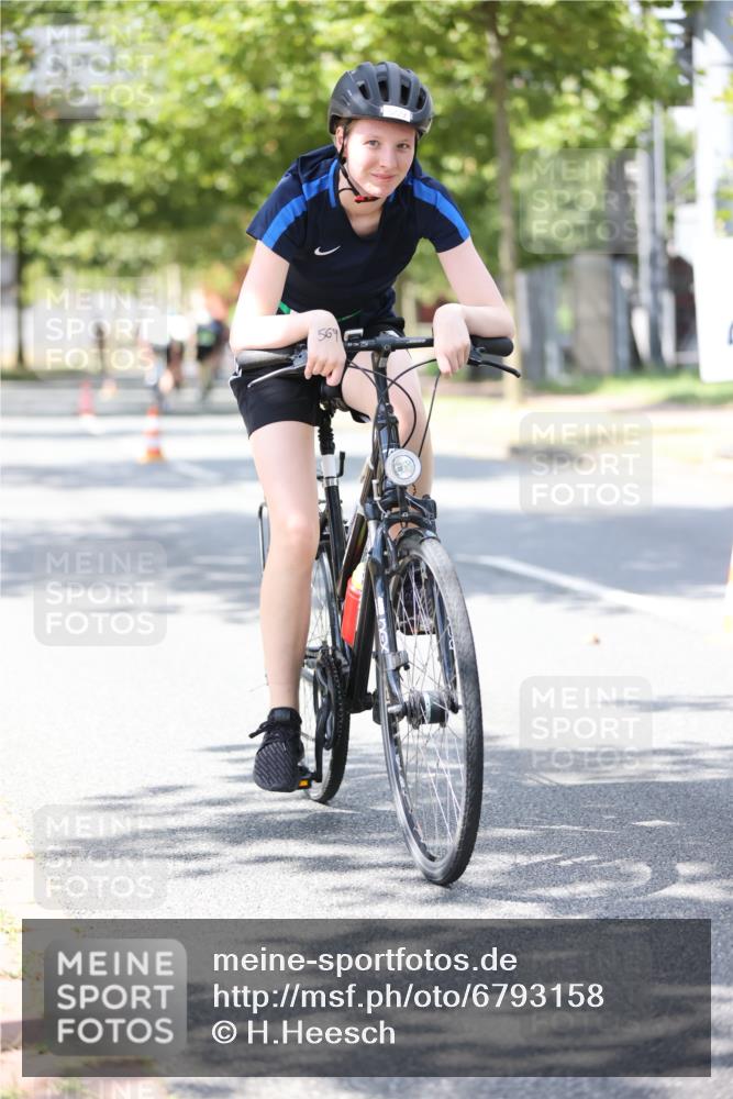 11.08.2024 - GEWOBA Citytriathlon Bremen H.Heesch http://msf.ph/oto/6793158 11.08.2024 13:21:33 Radfahren 267, 569, 582, 607, 612, 614, 625, 671, 676 meine-sportfotos.de