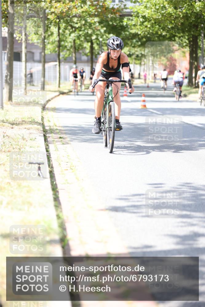 11.08.2024 - GEWOBA Citytriathlon Bremen H.Heesch http://msf.ph/oto/6793173 11.08.2024 13:21:40 Radfahren 267, 554, 582, 592, 607, 612, 614, 622, 624, 625, 671, 676, 684 meine-sportfotos.de