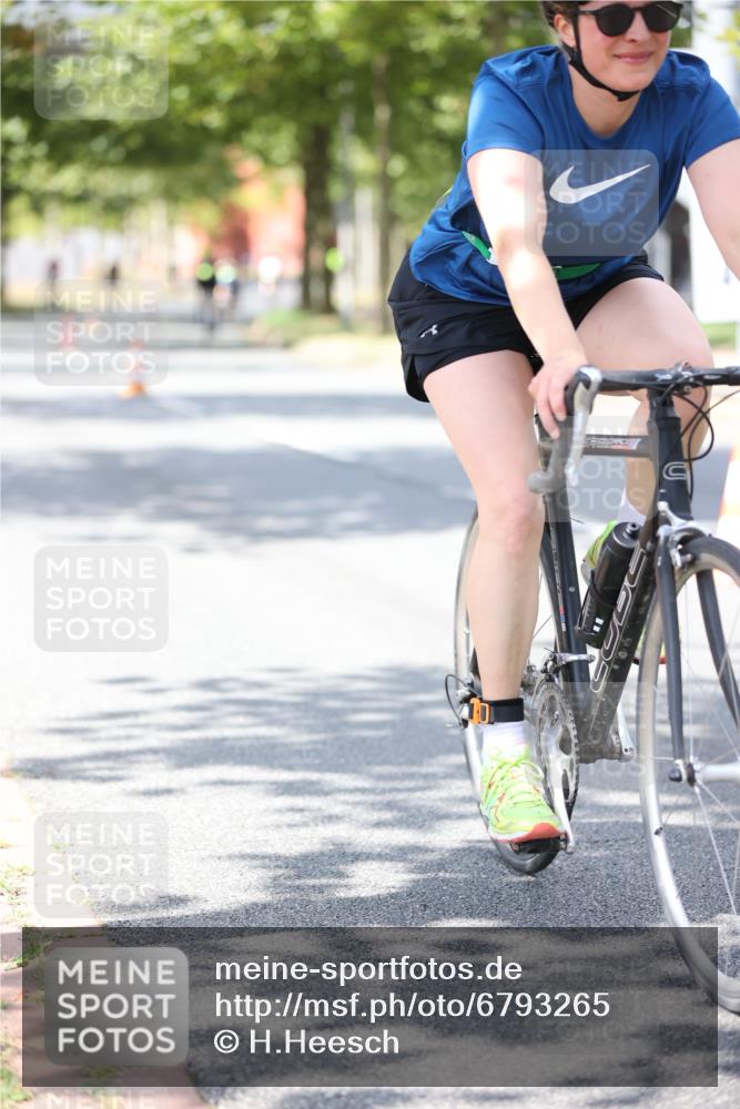 11.08.2024 - GEWOBA Citytriathlon Bremen H.Heesch http://msf.ph/oto/6793265 11.08.2024 13:21:45 Radfahren 267, 554, 555, 571, 582, 592, 607, 612, 614, 622, 624, 625, 671, 676, 684 meine-sportfotos.de