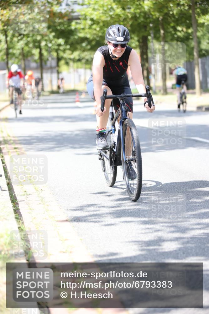 11.08.2024 - GEWOBA Citytriathlon Bremen H.Heesch http://msf.ph/oto/6793383 11.08.2024 13:21:52 Radfahren 267, 545, 554, 555, 571, 582, 592, 607, 612, 614, 622, 624, 625, 639, 671, 676, 684 meine-sportfotos.de