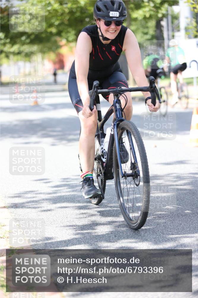 11.08.2024 - GEWOBA Citytriathlon Bremen H.Heesch http://msf.ph/oto/6793396 11.08.2024 13:21:53 Radfahren 267, 545, 554, 555, 571, 582, 592, 607, 612, 614, 622, 624, 639, 671, 676, 682, 684 meine-sportfotos.de