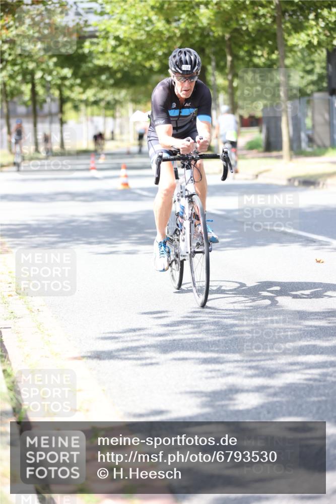 11.08.2024 - GEWOBA Citytriathlon Bremen H.Heesch http://msf.ph/oto/6793530 11.08.2024 13:22:00 Radfahren 494, 545, 554, 555, 571, 592, 622, 624, 639, 643, 668, 682, 684, 717 meine-sportfotos.de