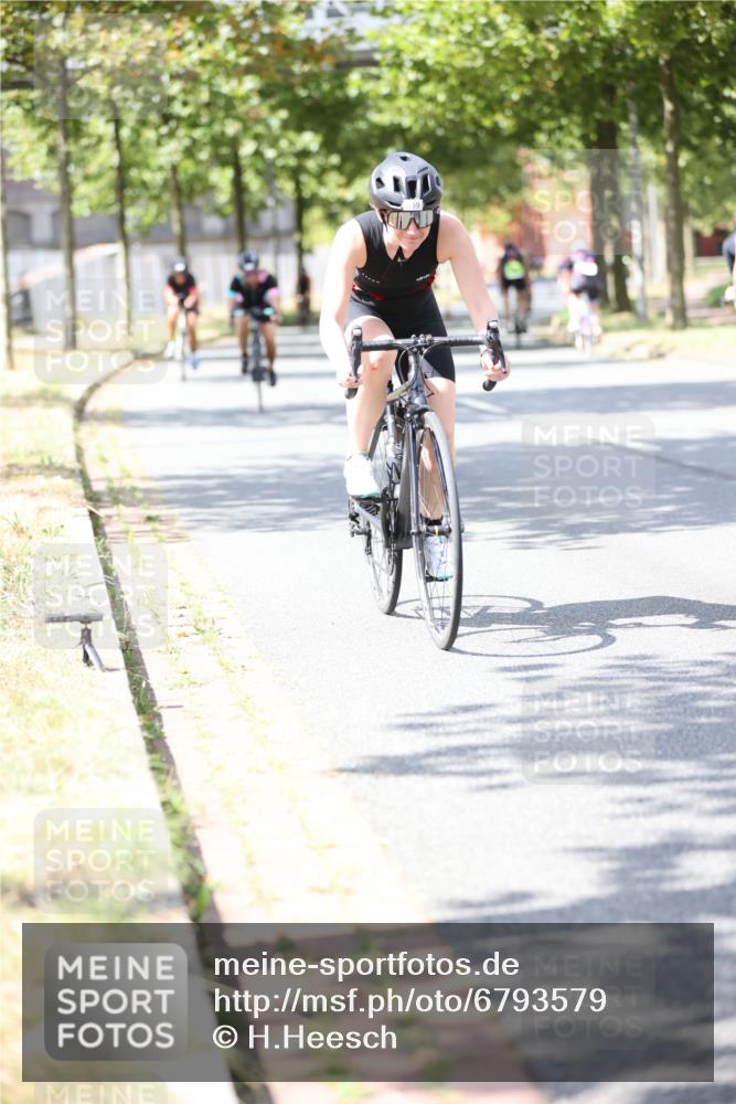 11.08.2024 - GEWOBA Citytriathlon Bremen H.Heesch http://msf.ph/oto/6793579 11.08.2024 13:22:07 Radfahren 312, 494, 545, 555, 579, 639, 643, 668, 682, 717 meine-sportfotos.de
