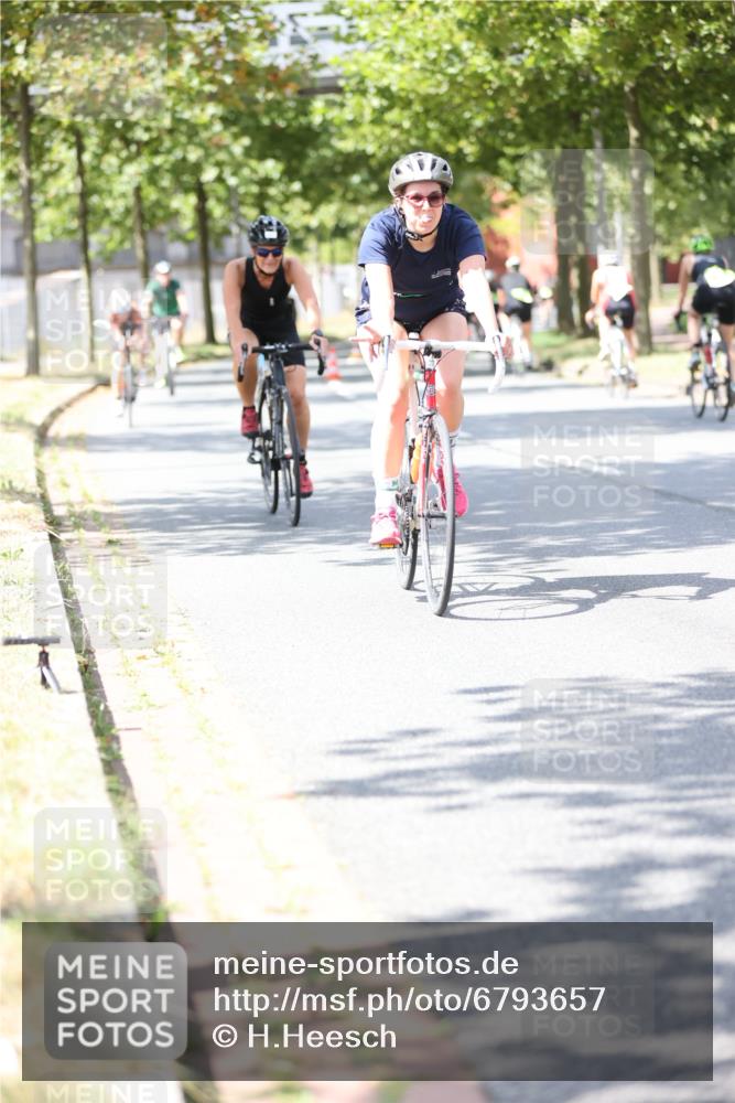 11.08.2024 - GEWOBA Citytriathlon Bremen H.Heesch http://msf.ph/oto/6793657 11.08.2024 13:22:13 Radfahren 312, 494, 523, 545, 579, 639, 643, 661, 663, 668, 682, 717 meine-sportfotos.de