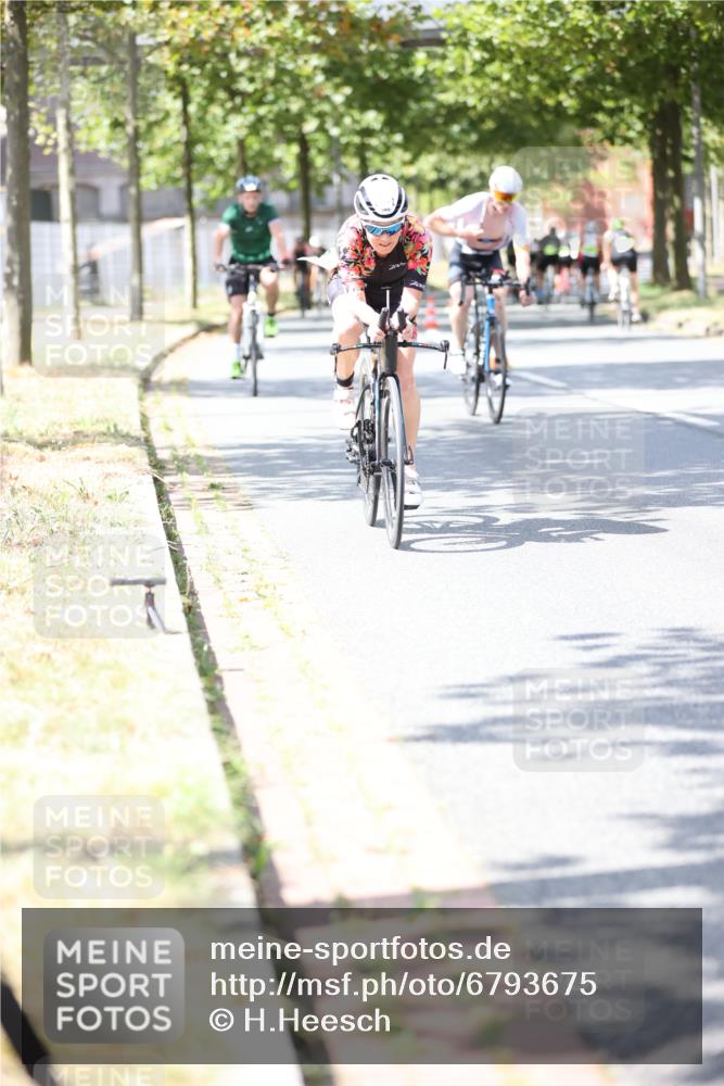 11.08.2024 - GEWOBA Citytriathlon Bremen H.Heesch http://msf.ph/oto/6793675 11.08.2024 13:22:15 Radfahren 312, 490, 494, 523, 579, 639, 643, 661, 663, 668, 682, 717 meine-sportfotos.de