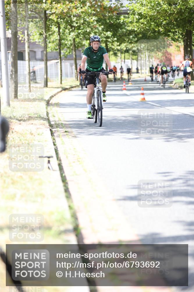 11.08.2024 - GEWOBA Citytriathlon Bremen H.Heesch http://msf.ph/oto/6793692 11.08.2024 13:22:16 Radfahren 312, 490, 494, 523, 579, 639, 643, 661, 663, 668, 682, 717 meine-sportfotos.de