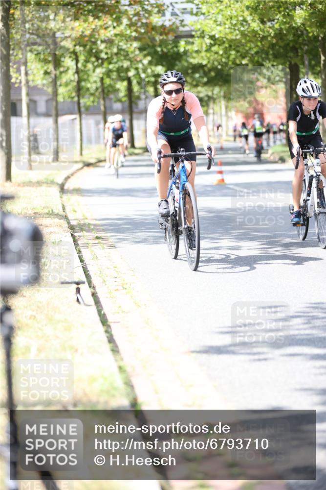 11.08.2024 - GEWOBA Citytriathlon Bremen H.Heesch http://msf.ph/oto/6793710 11.08.2024 13:22:21 Radfahren 312, 490, 494, 523, 579, 590, 620, 643, 661, 663, 717 meine-sportfotos.de